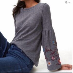 LOFT Gray Embroidered Bell Sleeve Top 🆕🍂